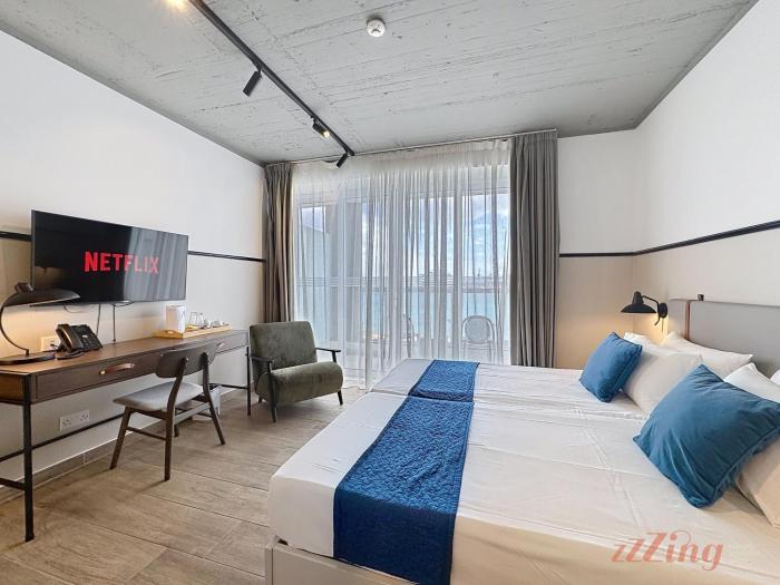 south 32 hotel by zzzing