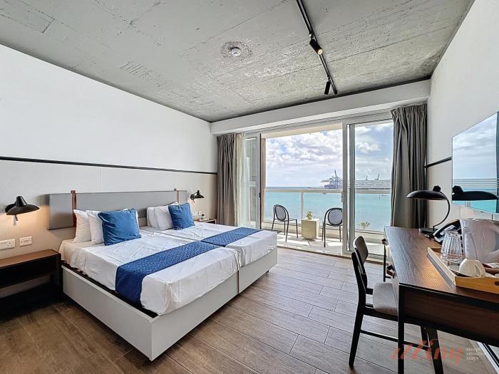 south 32 hotel by zzzing