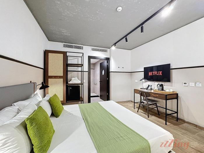 south 32 hotel by zzzing