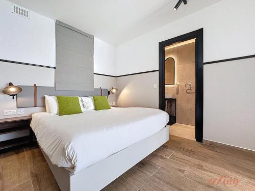 south 32 hotel by zzzing