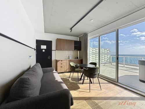 south 32 hotel by zzzing