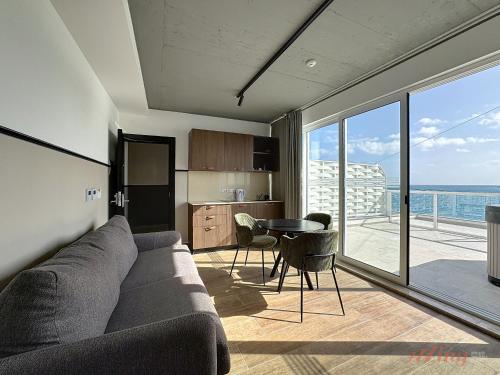 south 32 hotel by zzzing