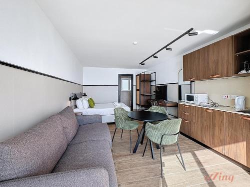 south 32 hotel by zzzing