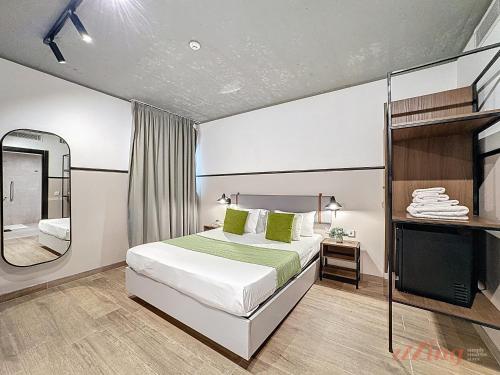 south 32 hotel by zzzing