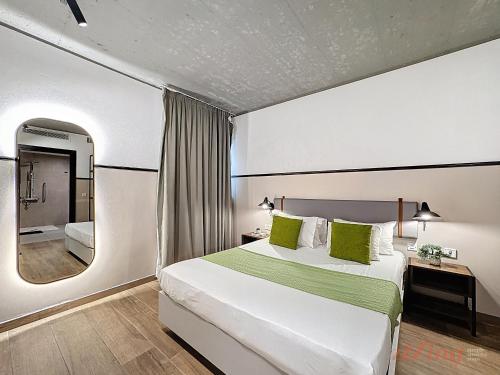 south 32 hotel by zzzing