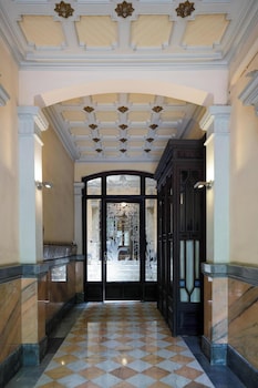 enjoy apartments gran via