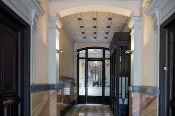 enjoy apartments gran via