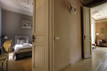 enjoy apartments gran via