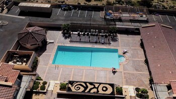 relax hotel and spa
