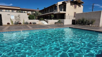 relax hotel and spa