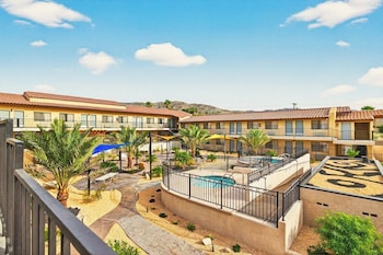 relax hotel and spa