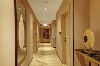 April Hotel,,4 star