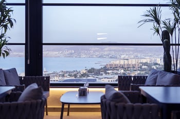 april hotel