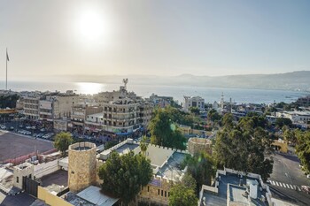 april hotel