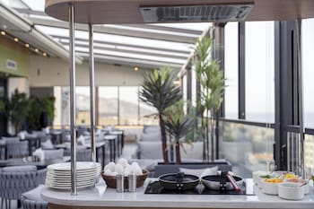 april hotel