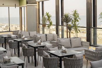april hotel