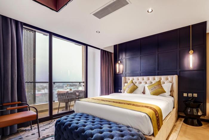 april hotel