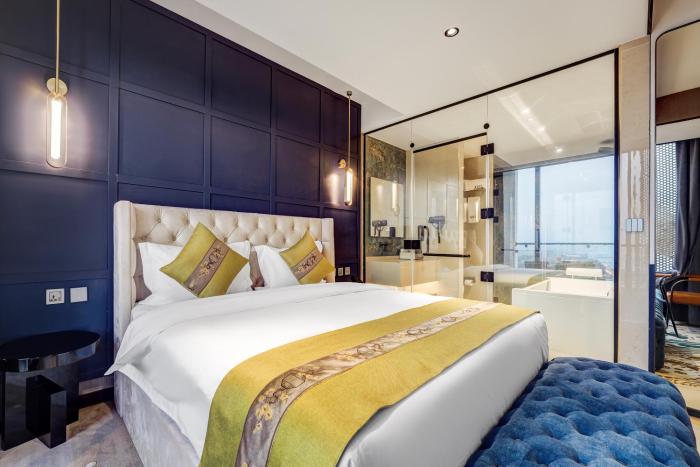 april hotel