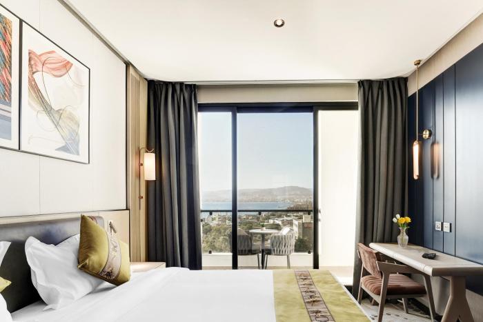 april hotel