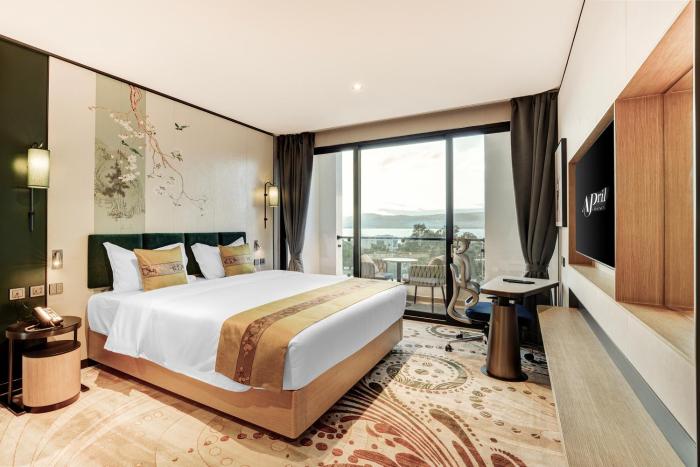 april hotel