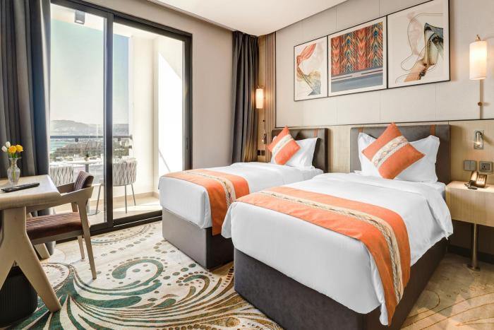 april hotel