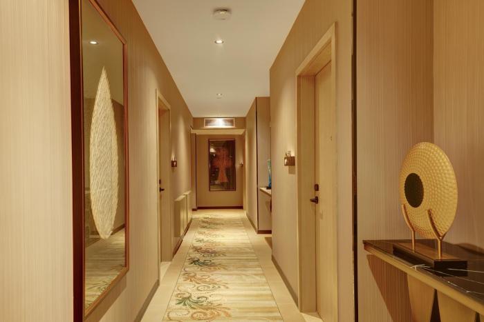 april hotel