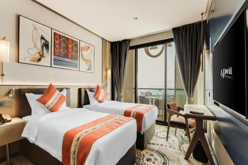 april hotel