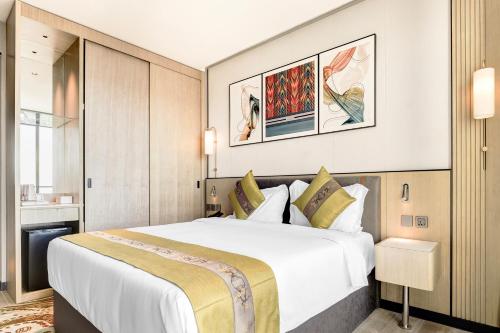 april hotel