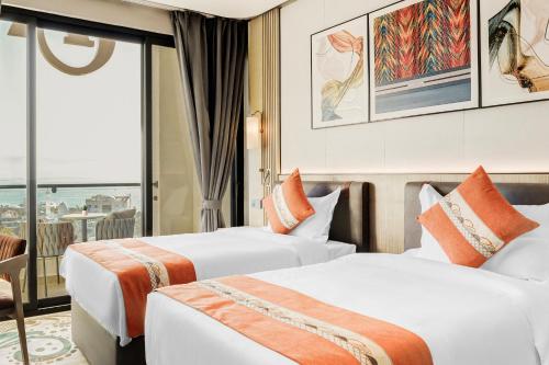 april hotel