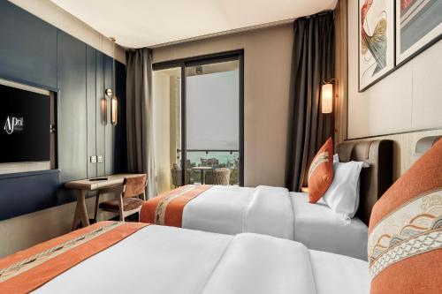 april hotel