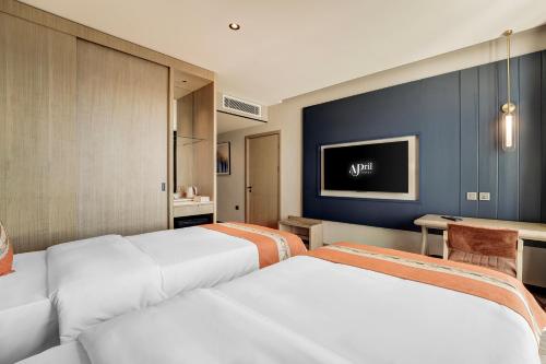 april hotel