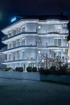 akti lake living