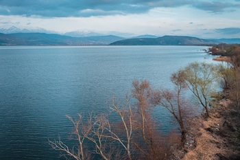 akti lake living