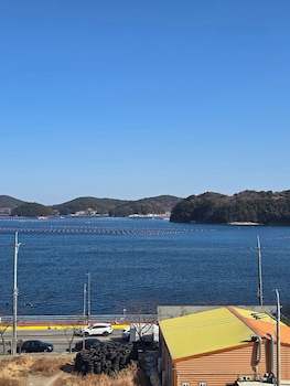 Hound Hotel Tongyeong Jukrim,,3 star