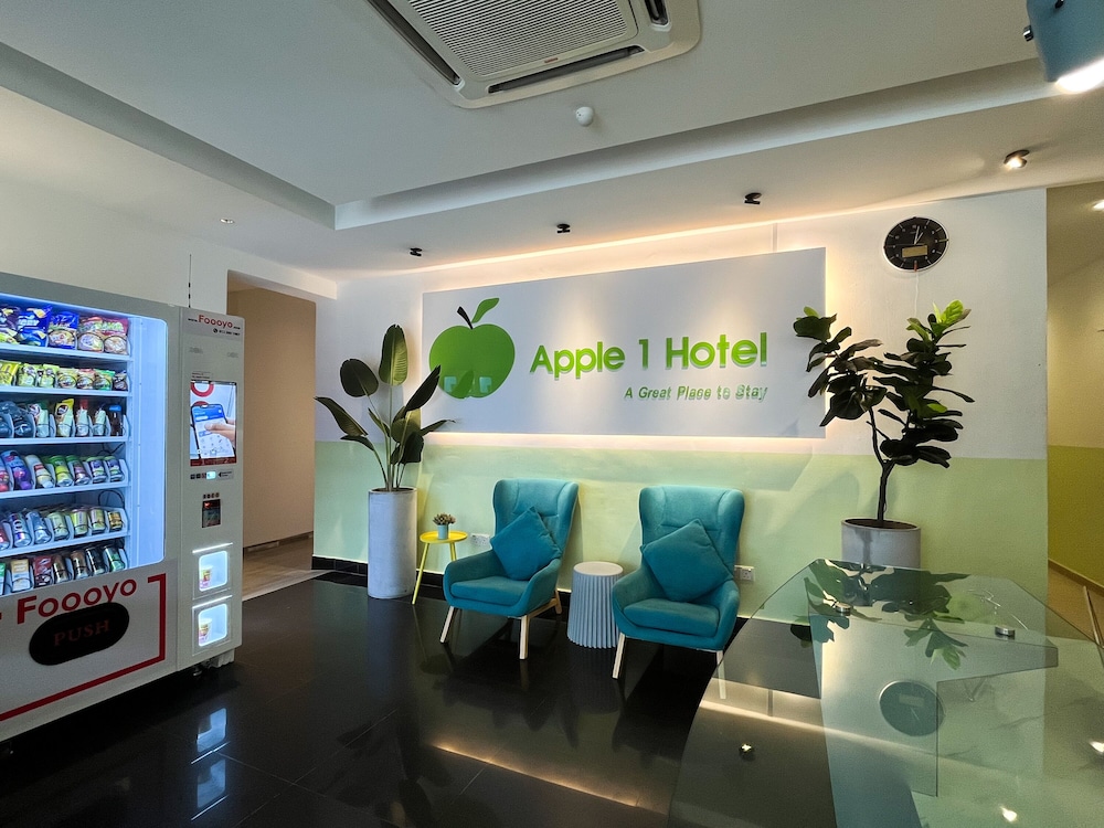 apple 1 hotel queensbay