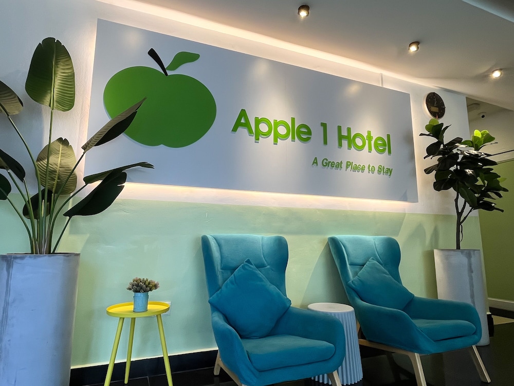 apple 1 hotel queensbay