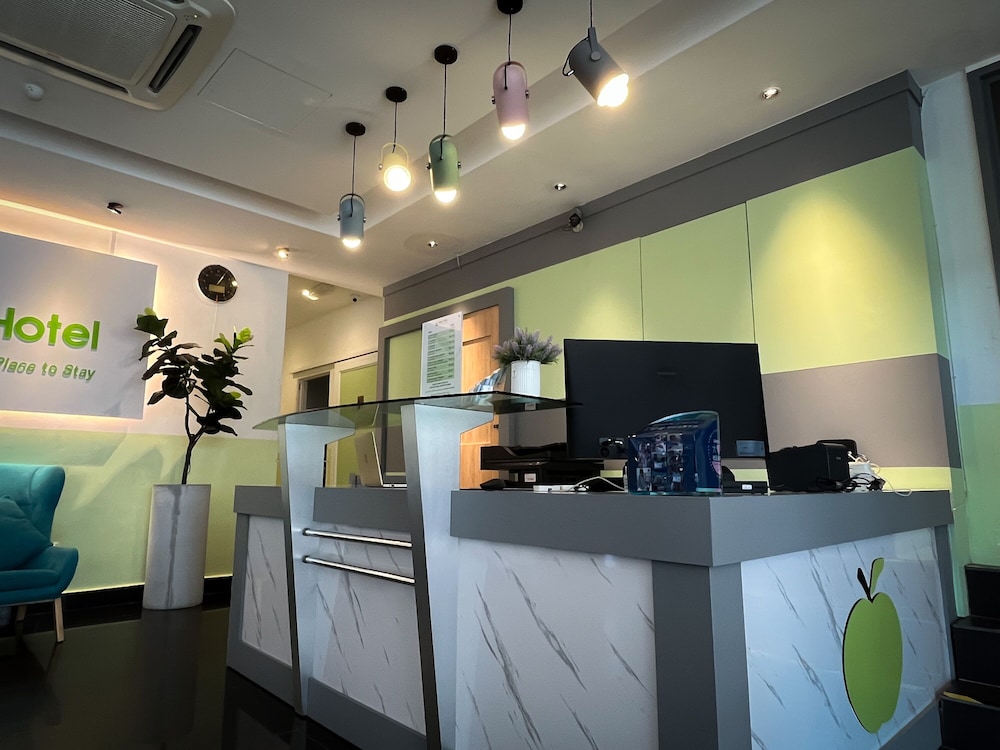 apple 1 hotel queensbay