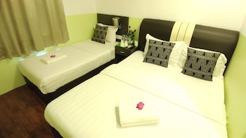 apple 1 hotel queensbay