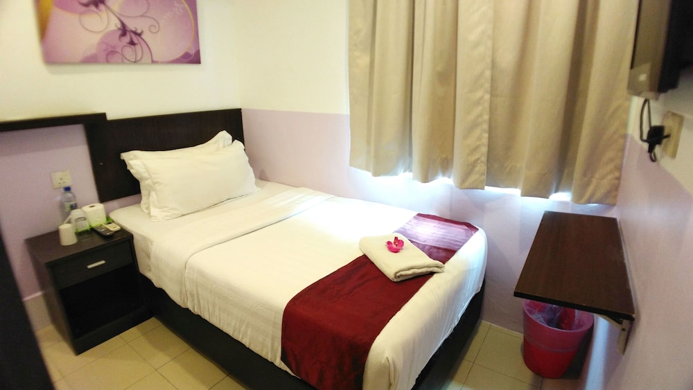 apple 1 hotel queensbay