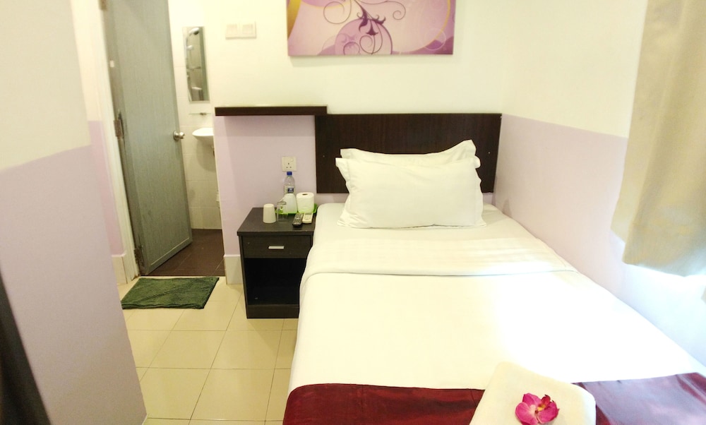 apple 1 hotel queensbay