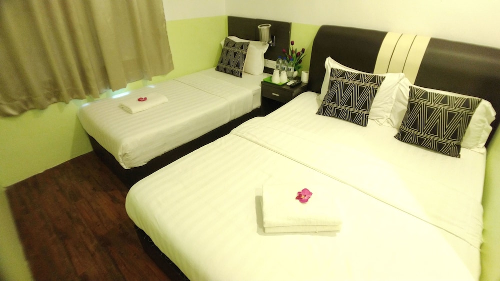 apple 1 hotel queensbay