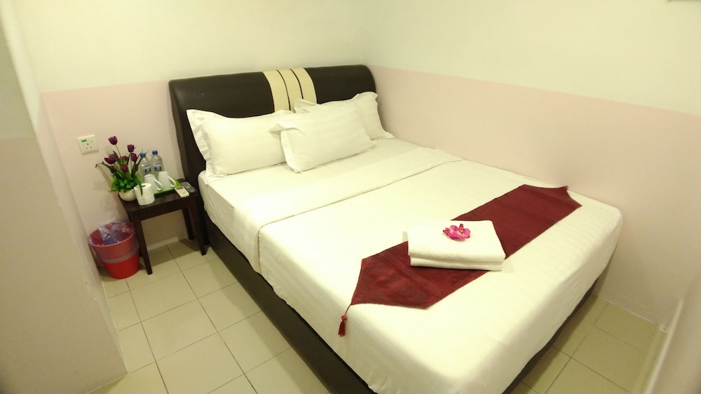 apple 1 hotel queensbay