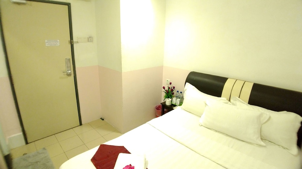 apple 1 hotel queensbay