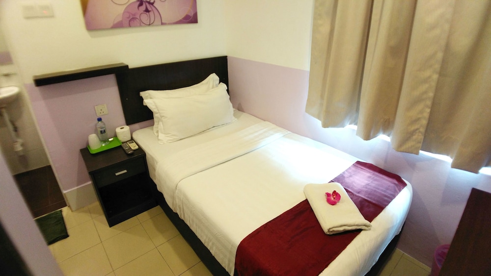 apple 1 hotel queensbay