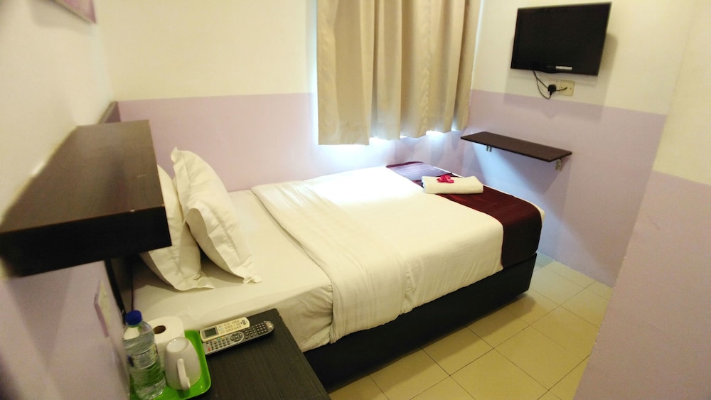 apple 1 hotel queensbay
