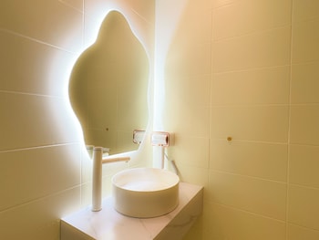 apple 1 hotel queensbay