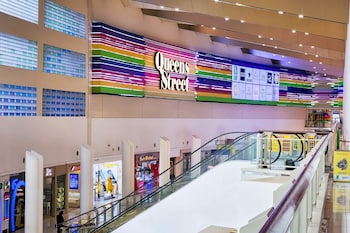 apple 1 hotel queensbay