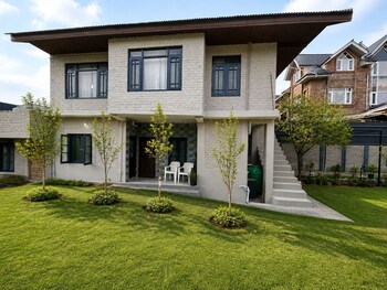 summershade homestay