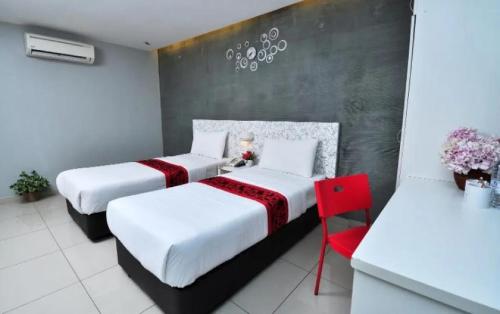 swing and pillows at pj ss2