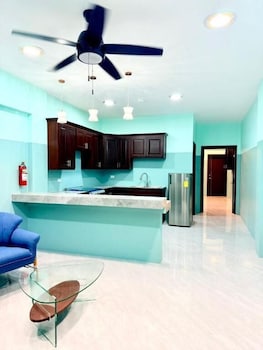 hotel sea queen suite and golf cart rental